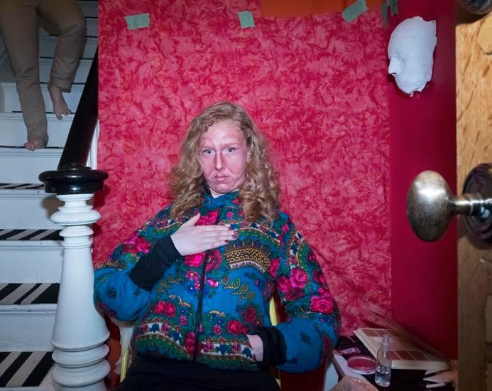  Ilona Szwarc, 	Untitled #21 (I am a woman and I play the horror of my flesh), 2015