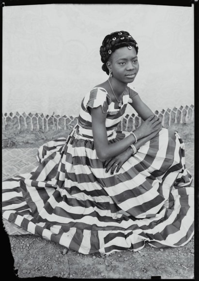 SEYDOU KEITA, Untitled portrait, 1950s.