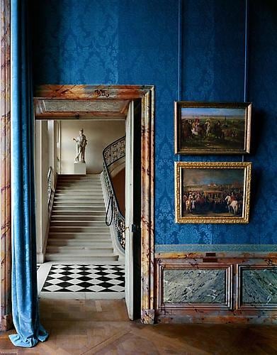 Robert Polidori.Foreground: Salle les Campagnes Militaires et