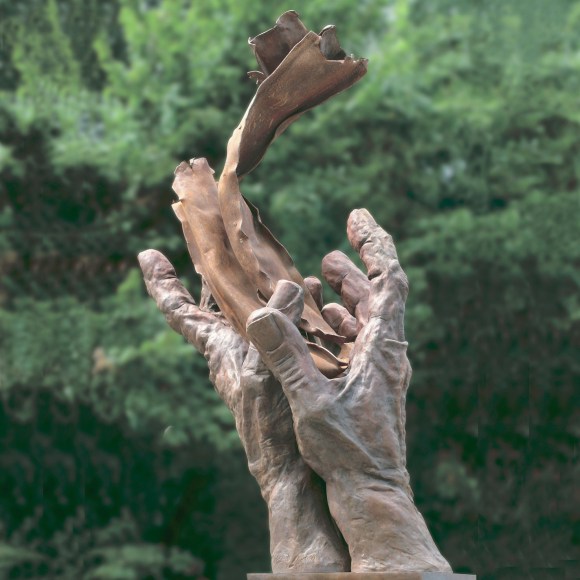 Будда весеннего храма китай. Скульптура «рука гармонии» в южной корее. Большая статуя руки. Большая статуя руки. Рука бога скульптура куин.