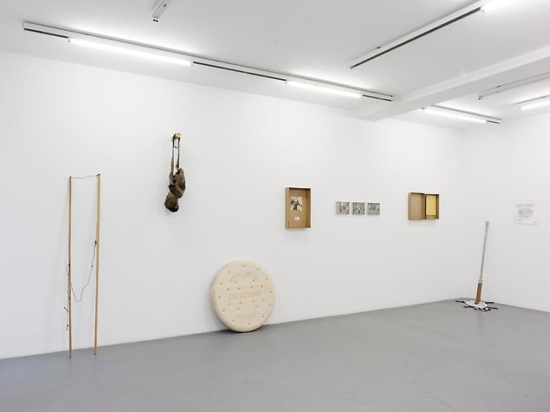 Bob and Breakfast: Robert Filliou et ses invités par François Curlet – installation view 4