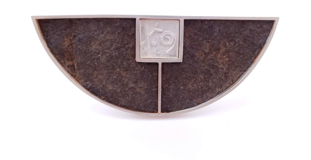 Ann Parkin, Brooch - Particle Tracks, Square Window Divide