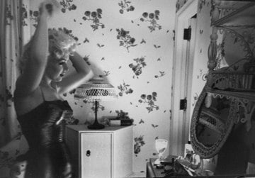 Ed Feingersh, Marilyn Monroe at her mirror, 1954