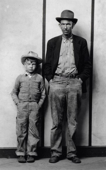 Disfarmer, Father and son 