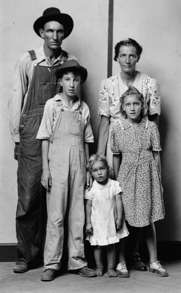 Disfarmer, Family group