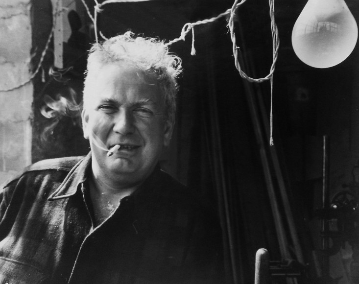 Herbert Matter, Alexander Calder smoking, 1955