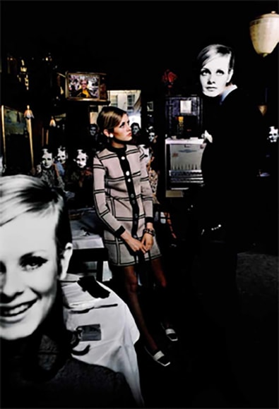 Melvin Sokolsky, Twiggy, Bar, New York 1967