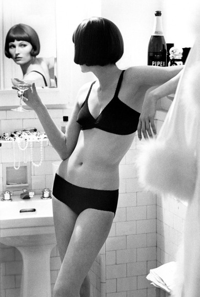 Helmut Newton, Viviane F, Hotel Volney, New York, 1972