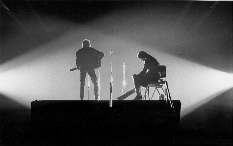 Daniel Kramer, Bob Dylan and Joan Baez in Crossed Lights, New Haven, Connecticut, 1965