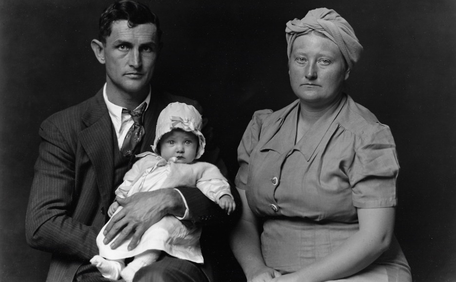 Disfarmer , Couple with child 