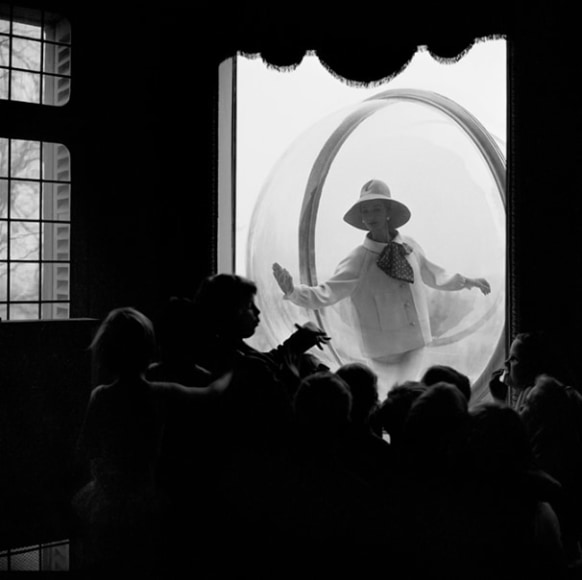 Melvin Sokolsky, School Window, Haper's Bazaar, Paris 1963