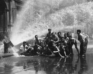 Andre de Dienes, Spanish Harlem, 1944