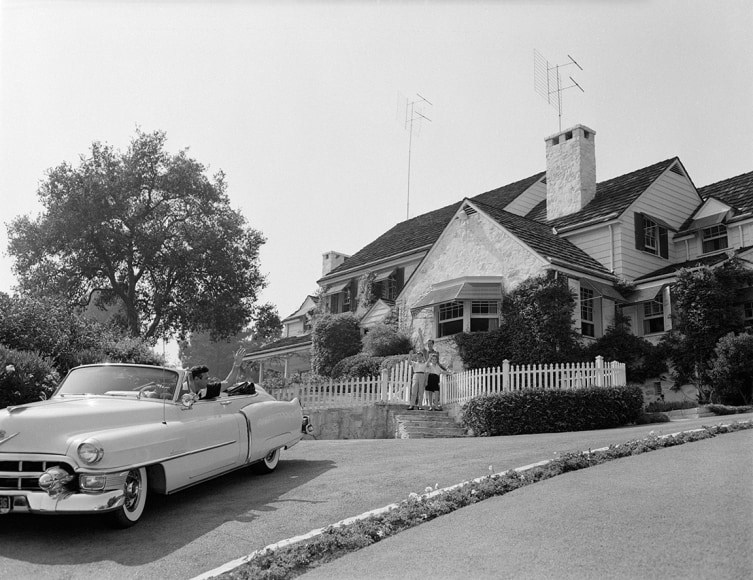Sid Avery, Frankie Laine Waving Goodbye to his Wife Nan Grey and their Two Children, 1954