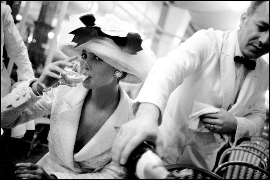 Arthur Elgort, Christy Turlington At La Coupole, Paris, British Vogue, 1988