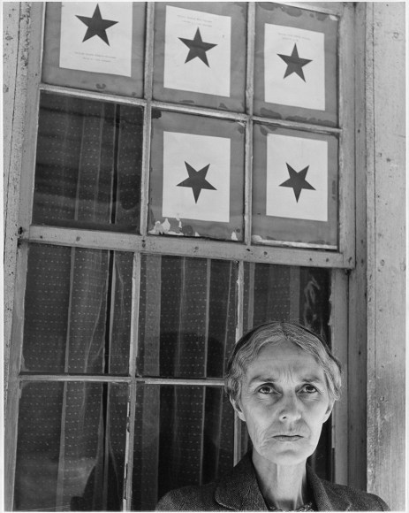 Louise Dahl-Wolfe, Five Star Mother: Elzora Williams, Nashville, Tennessee, 1943