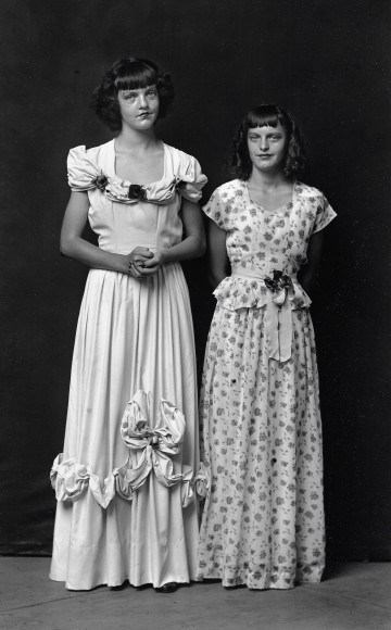 Disfarmer, Two Girls: Picola and Iola Harper 