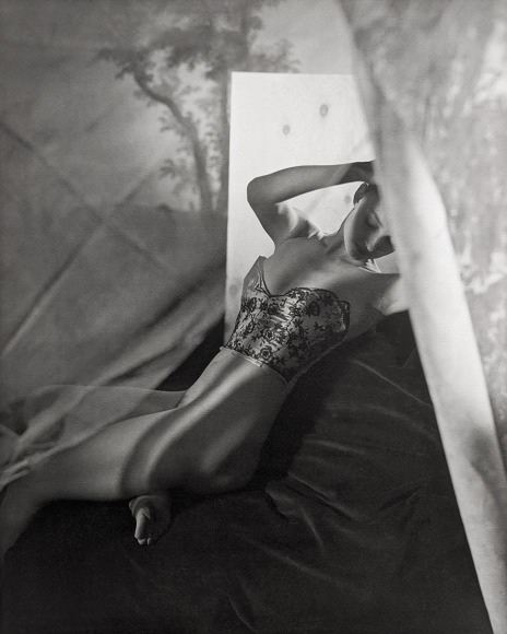 Horst, Dorian Leigh, Corset, New York, 1946
