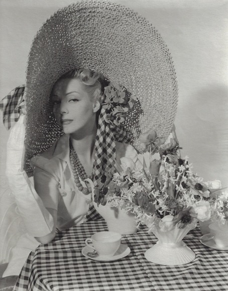 Horst, Helen Bennett: Hat & Gloves II, 1938