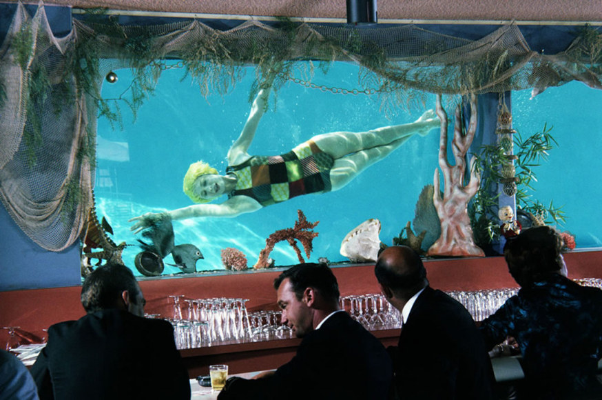 Lawrence Schiller, Man Men at the Bar, 1958