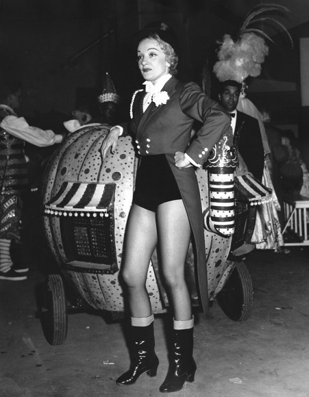 Ormond Gigli, Marlene Dietrich, The Circus, New York, 1962