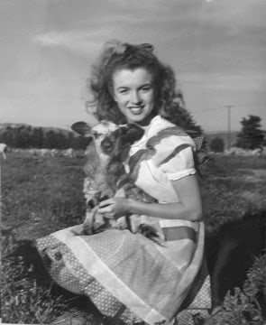 Andre De Dienes, Norma Jeane, 1945