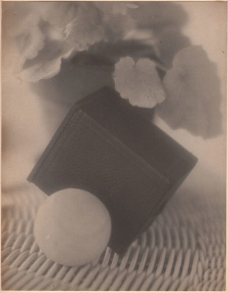 Bernard Shea Horne, Design, 1916&ndash;1917. Abstract composition featuring a black cube, a potted plant, and a ball on a woven basket-like surface.