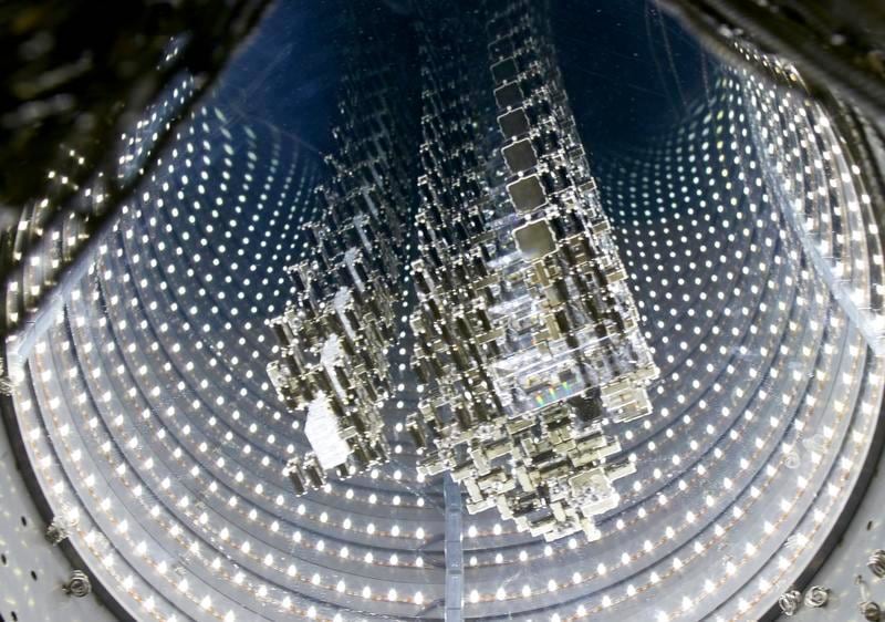 Lee Bul. Untitled ("Infinity" suspended B01-2.2) (detail), 2015. Stainless steel, aluminum, steel cords, acrylic mirror, two-way acrylic mirror, LED lights,crystal, glass and acrylic beads, brass bracket and nylon strap, 200.5 x 49(diameter) cm. Courtesy of the artist & PKM Gallery.