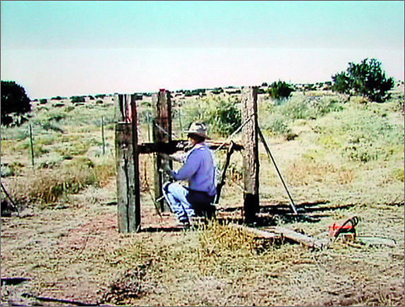 Bruce Nauman. Setting a Good Corner(Allegory&amp;amp;Metaphor) (Ed. 35/40), 1999. DVD, color, sound.&nbsp;59:30 min.&nbsp;Courtesy of the artist &amp;amp; PKM Gallery.