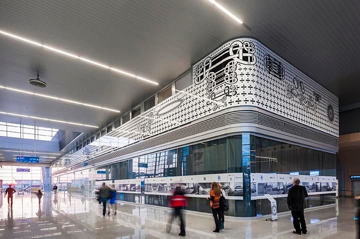 Sang nam Lee. 2012 Mediations Biennale-Poznan. Landscapic Algorithm (2012 Poznan). Acrylic urethane on Aluminum panel, 73,750 x 3,000 mm. Poznan Airport. Photo by. Maciej Kuszela. Courtesy of the artist & PKM Gallery.