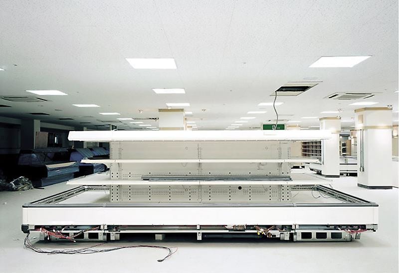 Sanggil Kim. mode-l /e-mart 01, 2001.&nbsp;C-print, 120 x 160 cm.&nbsp;Courtesy of the artist &amp;amp; PKM Gallery.