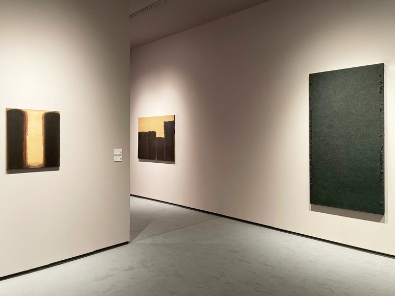 Installation view of PKM Gallery stand (no. 442) in TEFAF Maastricht 2023., Courtesy of PKM Gallery.