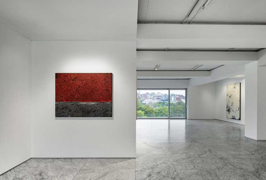 Installation view of 𝘊𝘩𝘶𝘯𝘨 𝘊𝘩𝘢𝘯𝘨-𝘚𝘶𝘱, 𝘔𝘪𝘯𝘥 𝘪𝘯 𝘔𝘢𝘵𝘵𝘦𝘳 at PKM+. Courtesy of PKM gallery.