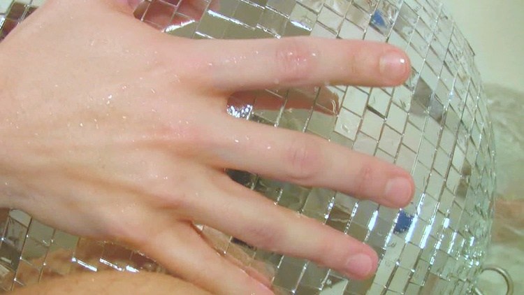 GEOFFREY ALDRIDGE Bath (video still)