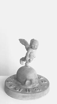 KENNY HUNTER Cherub / Memento Mori 2002, bronze.