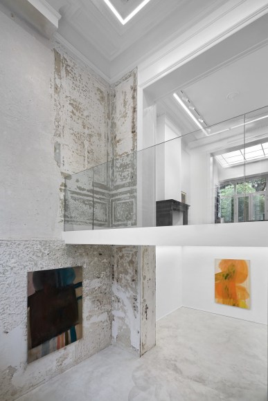 Installation view of Albert Irvin, Albert Irvin: Early Works from the '60s, Nino Mier Gallery, Brussels, October 24 – December 20, 2025