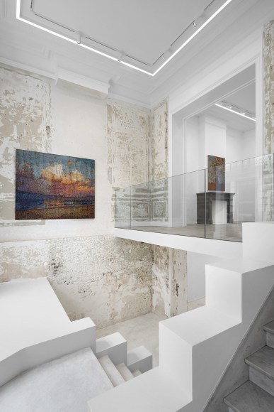 Installation view of Gregory Hodge, Echo, Nino Mier Gallery, Brussels, September 12 – October 25, 2025