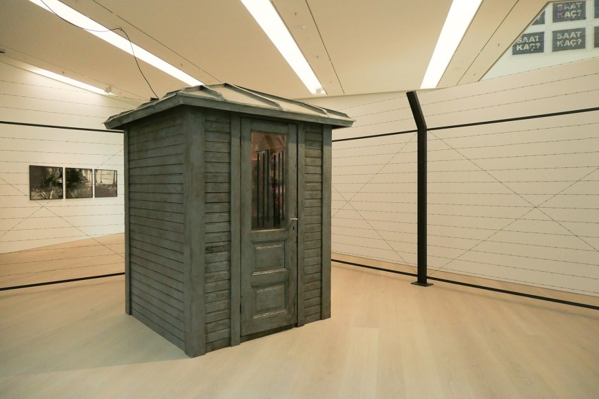 Hale Tenger,&nbsp;We didn&#039;t go outside; We were always on the outside/ We didn&#039;t go inside ; We were always on the inside, 1995, Guard house found on site, barbed wire, pocket radio,, tea cup, fat, etc. and audio, 1400 x 600 x 240 cm