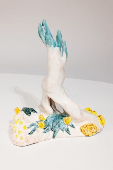 Dorsa Asadi, The hand of she, 2023, Ceramics, 39 x 20 x 32 cm