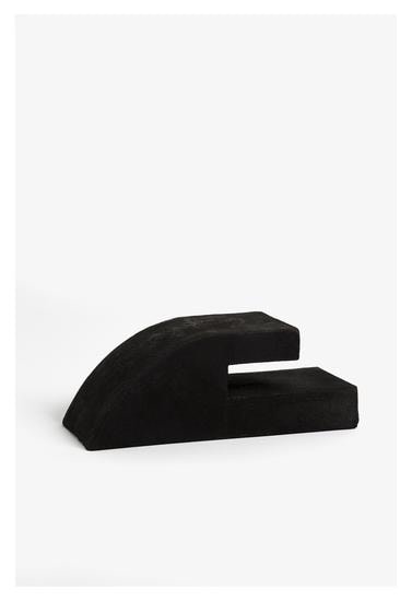 Seher Shah, Untitled (curved shell), 2015, Cast iron, 9 x 24&nbsp;x 10&nbsp;cm