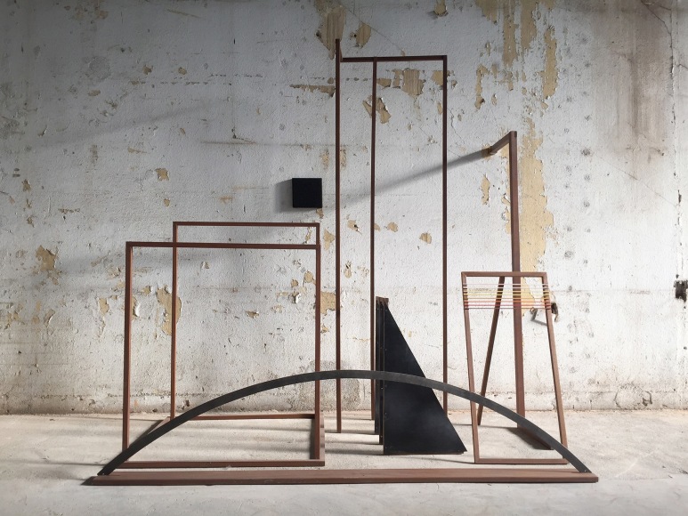 Ana Mazzei, Veneza, 2016, Iron, wood, rubber, 190 x 180 x 100 cm