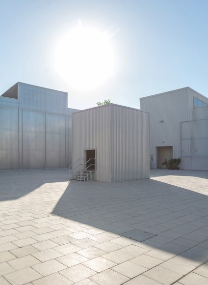 Hale Tenger,&nbsp;Under, 2018, Mixed media installation,&nbsp;Audio: Serdar Ateşer,, Electro/acoustic consultant: Hakan Kurşun, Dubbing artist: Ceren T&uuml;rkmenoğlu