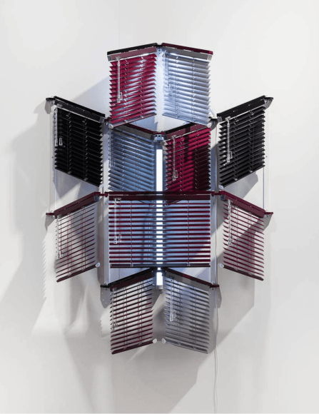 haegue yang a matter of fact (from dan) &ndash; crimson ascending unfold, 2025 venecianas de aluminio, estructura colgante de aluminio con recubrimiento de polvo y acero inoxidable, rieles murales de acero inoxidable con recubrimiento de polvo, tubos led, cable