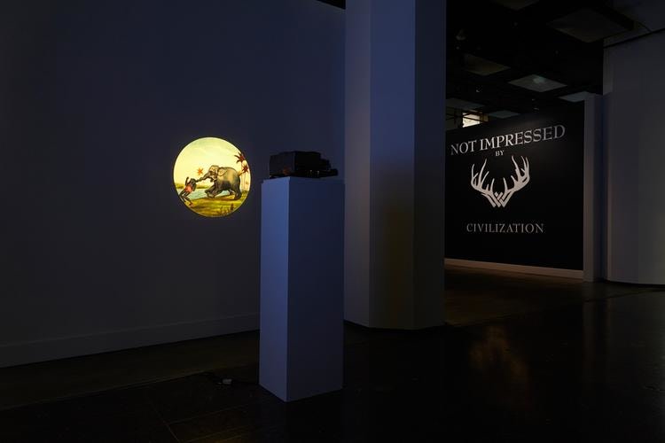 minerva cuevas, vista de instalaci&oacute;n de&nbsp;disidencia, mishkin gallery, nueva york, 2019&nbsp;foto:&nbsp;isabel asha penzlien