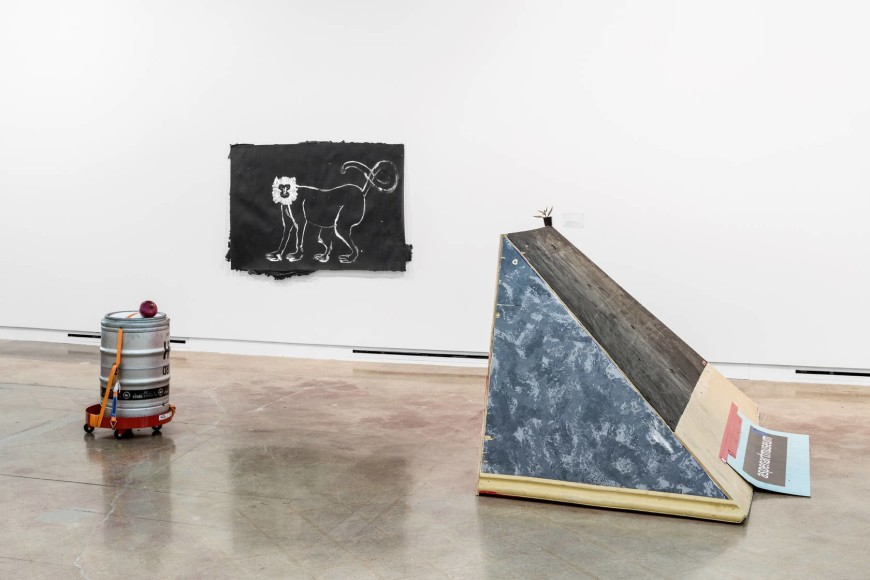 abraham cruzvillegas, installation view of&nbsp;hi, how are you, gonzo?, the contemporary austin, austin, 2019