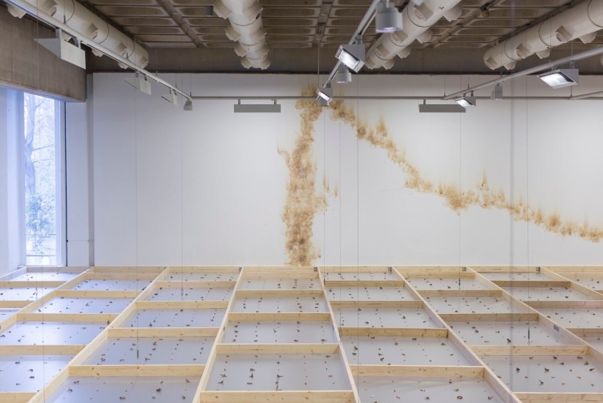 gabril kuri, vista de instalaci&oacute;n de&nbsp;spending static to save gas, douglas hyde gallery, dubl&iacute;n, 2020. foto: louis haugh&nbsp;