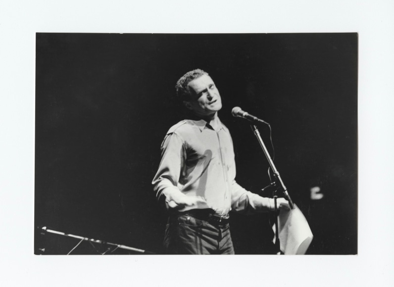 john giorno reading at centre pompidou. paris, france, jun 10 1983. photo by francoise janicot.