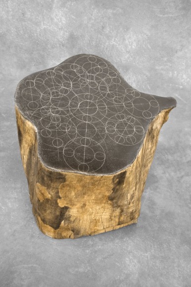 gabriel orozco.&nbsp;gotas sobre tronco, 2009. graphite, calcium sulphate and animal glue on mango tree trunk