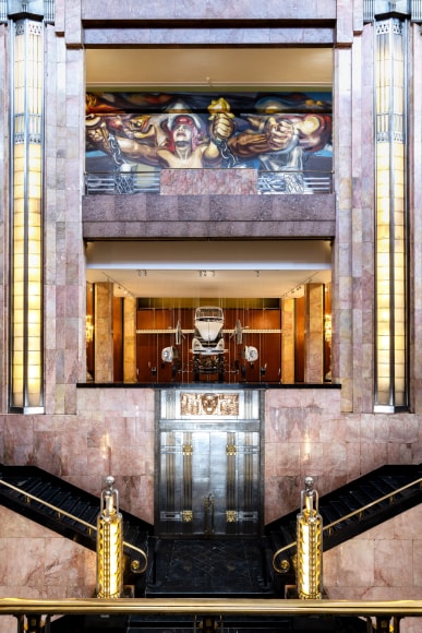 vista de instalaci&oacute;n&nbsp;dami&aacute;n ortega: pico y elote, museo del palacio de bellas artes, 2024. foto: gerardo landa / eduardo l&oacute;pez (glr estudio)