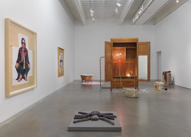  sarah lucas, installation view&nbsp;&nbsp;au naturel, new museum, new york, 2018