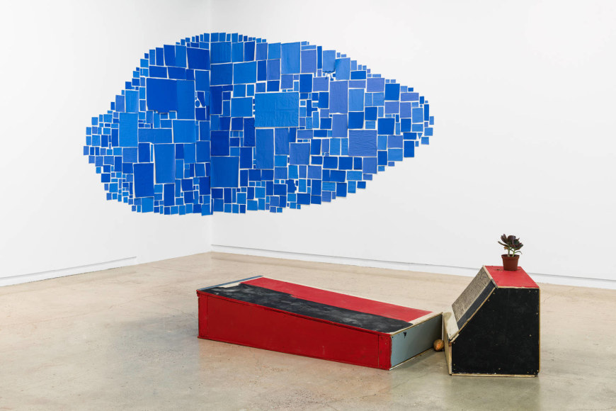 abraham cruzvillegas, installation view of&nbsp;hi, how are you, gonzo?, the contemporary austin, austin, 2019&nbsp;